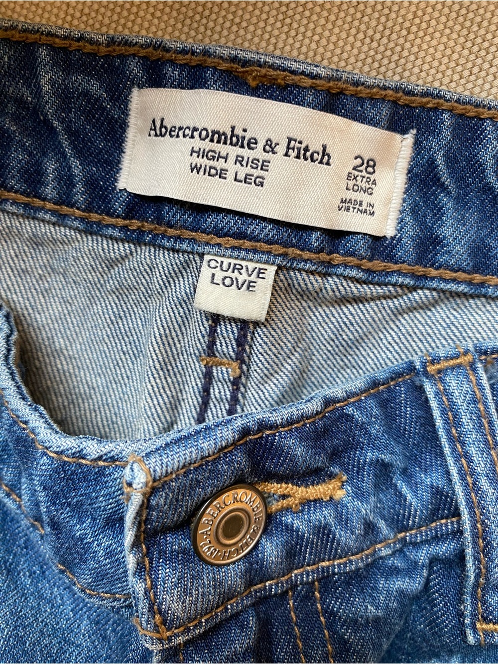 Abercrombie & Fitch Curve Love High-Rise Wide-Leg Jean, 28 Extra Long - Picture 5 of 7